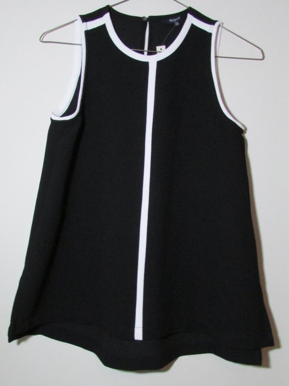 Madewell Sleeveless Blouse / Top - Black w/ White Piping